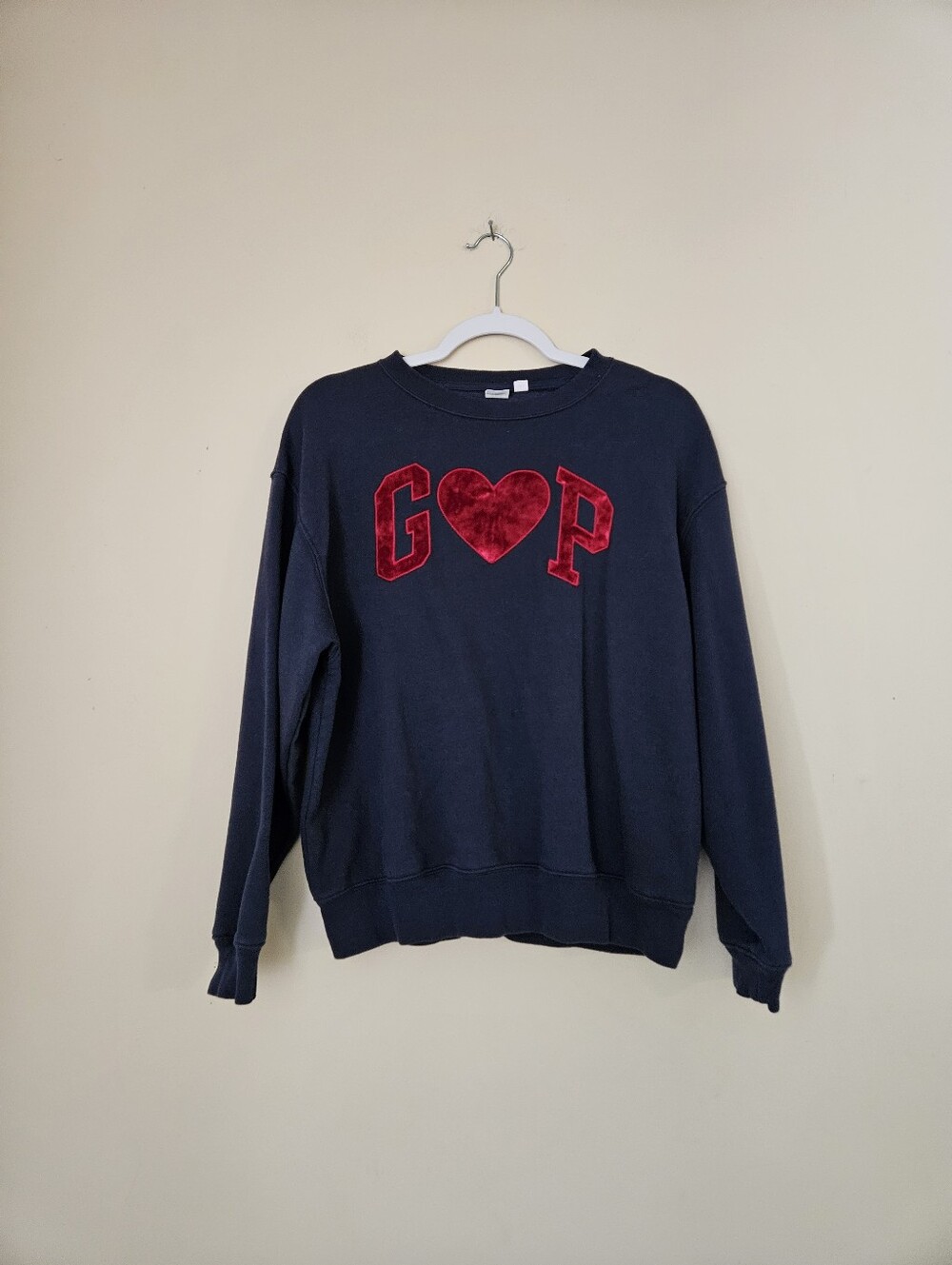 Gap Women's Navy Sweatshirt with Red Heart Appliqué, Size Medium